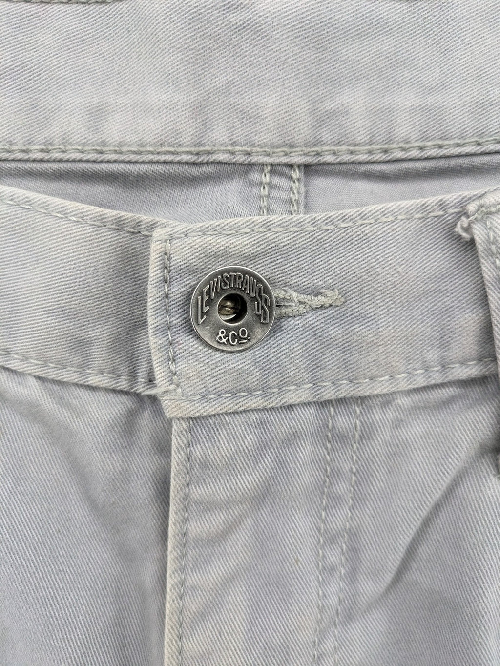 Levi's straight jeans purple classic 5-pocket design with iconic leather patch.