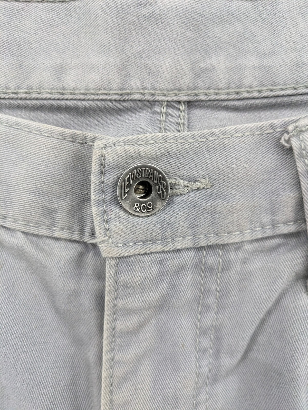 Levi's straight jeans purple classic 5-pocket design with iconic leather patch.