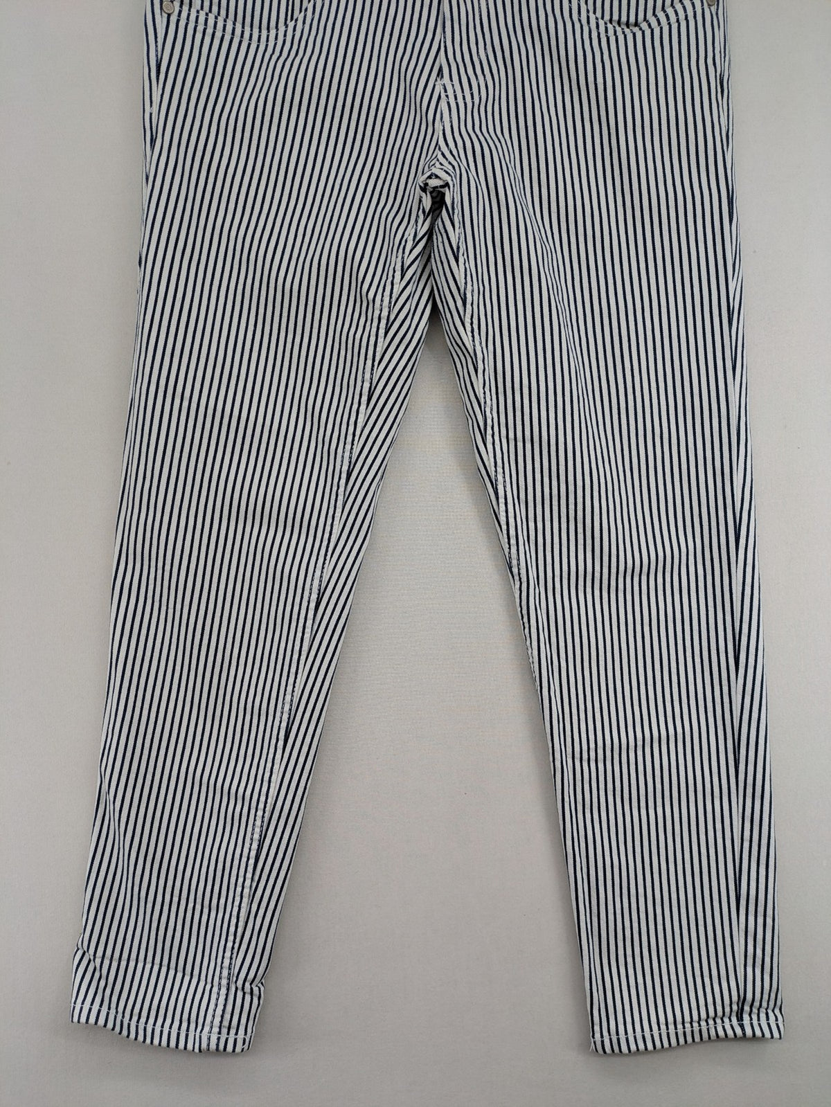 UP2FASHION blue and white striped straight jeans with five-pocket style and cotton stretch material.