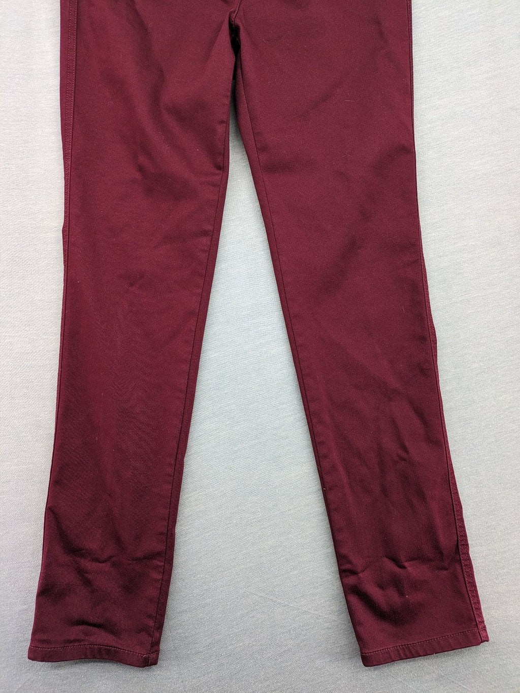 TONI burgundy straight jeans CS-Slim-Fit with subtle rhinestone detail on pocket.