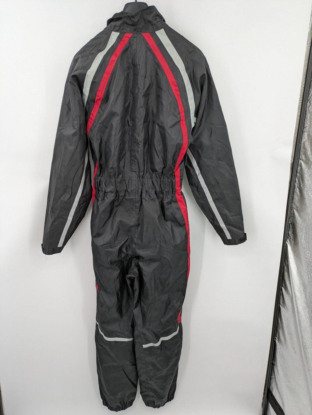Unitech black rain suit with red reflective stripes and full zipper, size M.