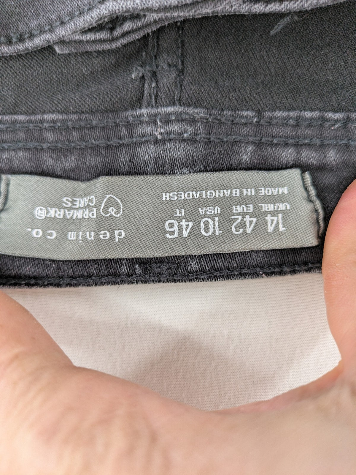 Primark grey skinny jeans 5-pocket style with logo and stretch cotton blend material.