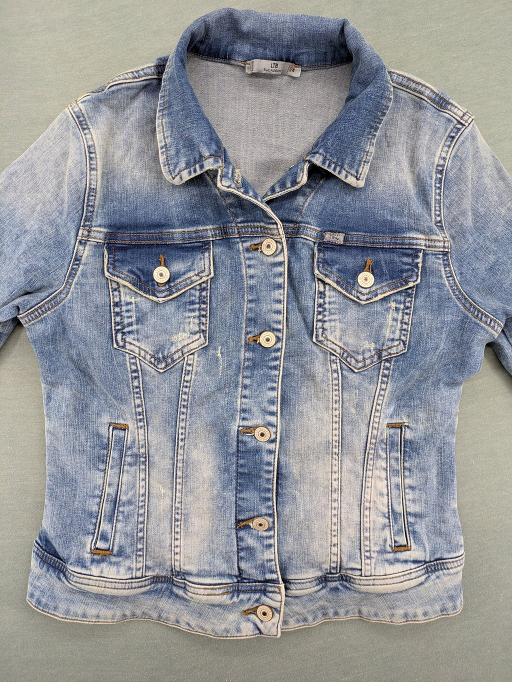 LTB blue denim jacket slim fit used look with button closure and chest pockets