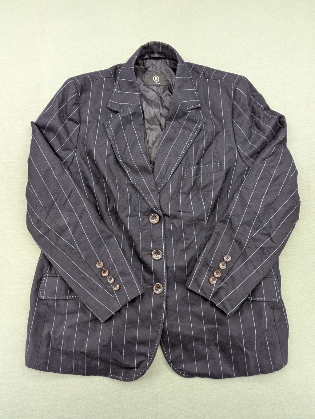 Bogner grey blazer with black pinstripes and contrast stitching, made of 100% virgin wool.