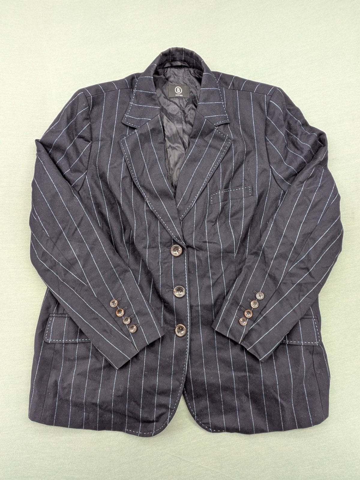 Bogner grey blazer with black pinstripes and contrast stitching, made of 100% virgin wool.