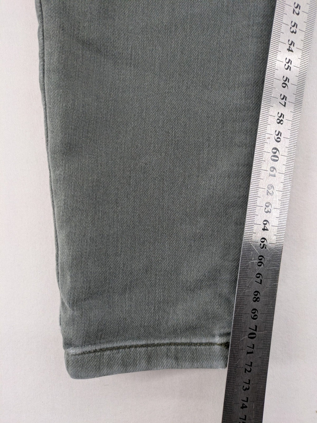 C&A grey skinny jeans with classic 5-pocket design and stretch cotton blend.