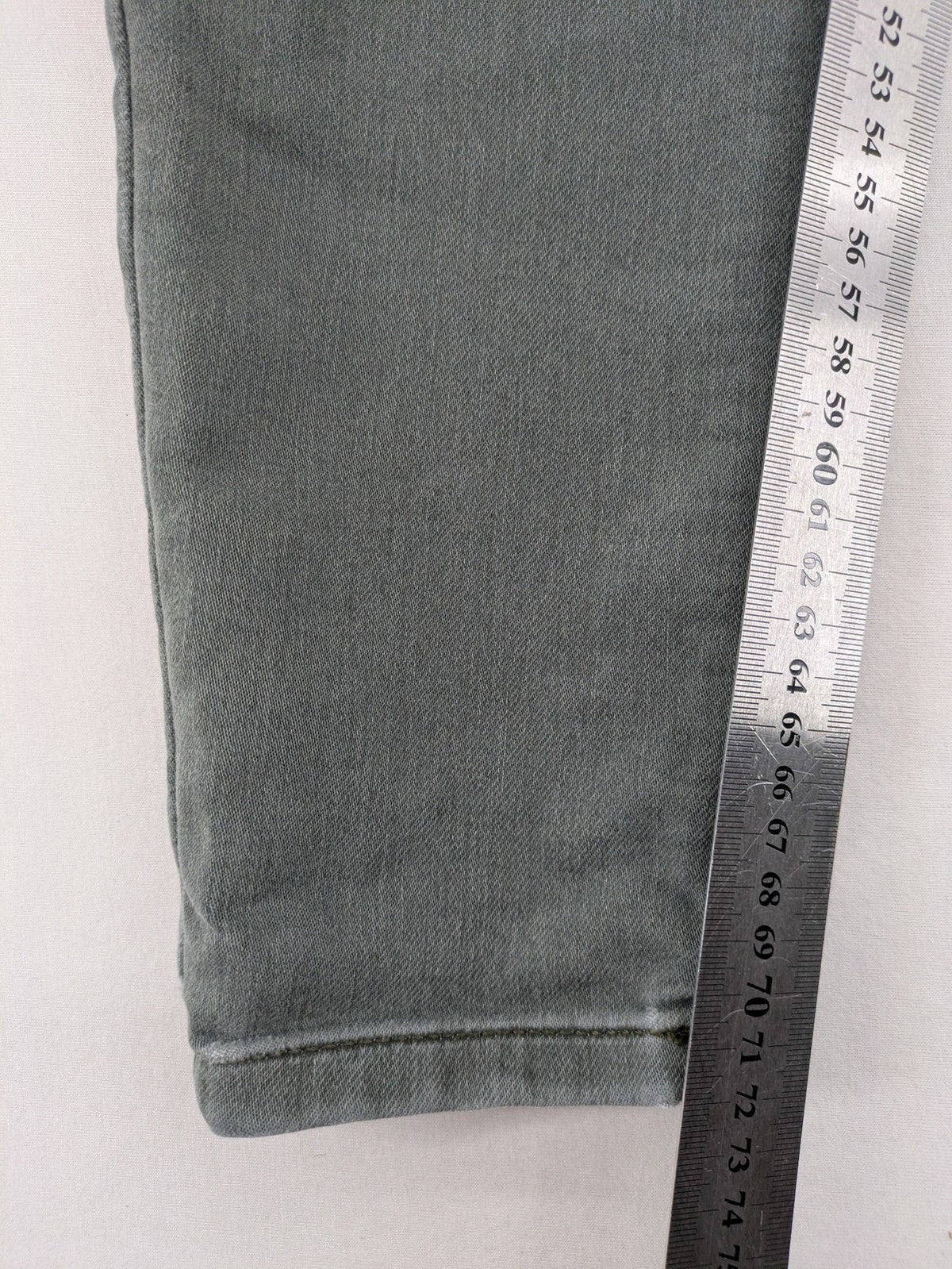C&A grey skinny jeans with classic 5-pocket design and stretch cotton blend.