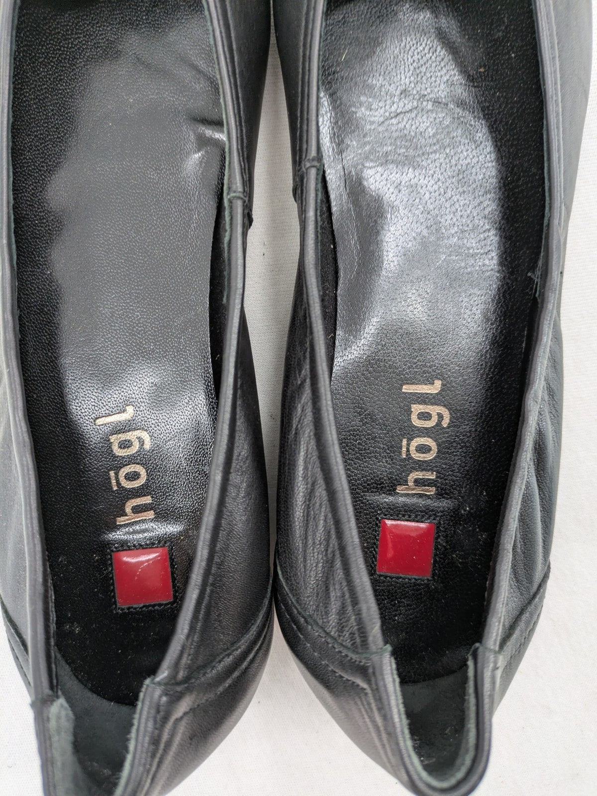 Högl black ballerinas smooth leather with decorative bow and rounded toe design.