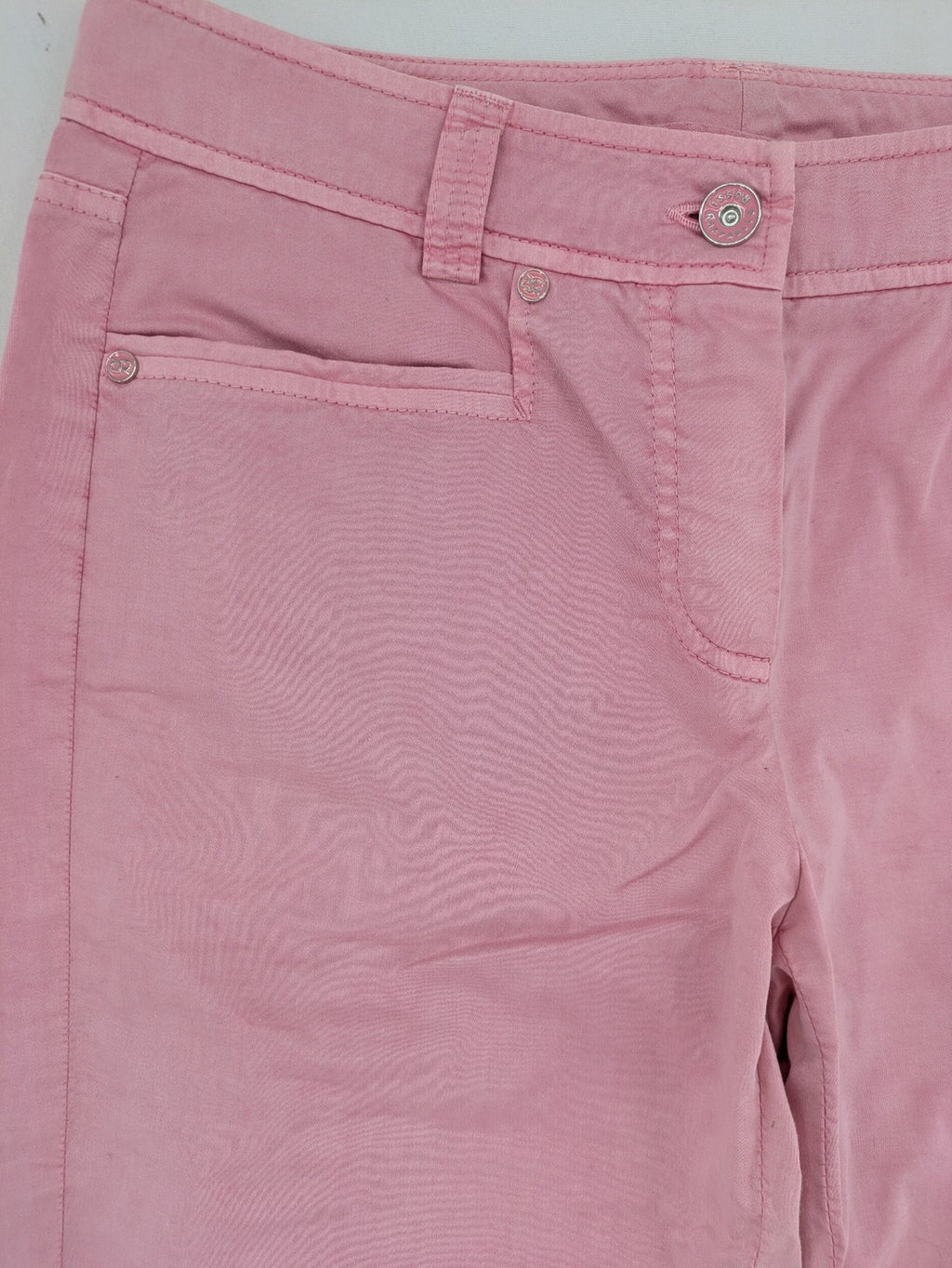 Raffaello Rossi pink pants 7/8 length with classic zip fly and soft stretch cotton.