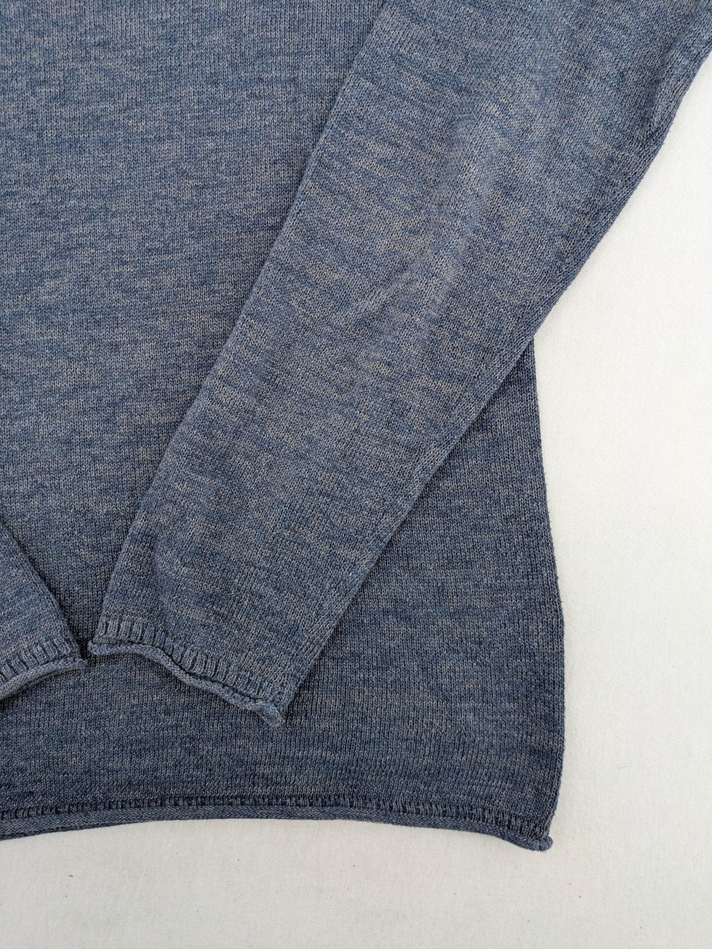 Blend turtle neck jumper blue melange with long raglan sleeves and fine ribbed edges.