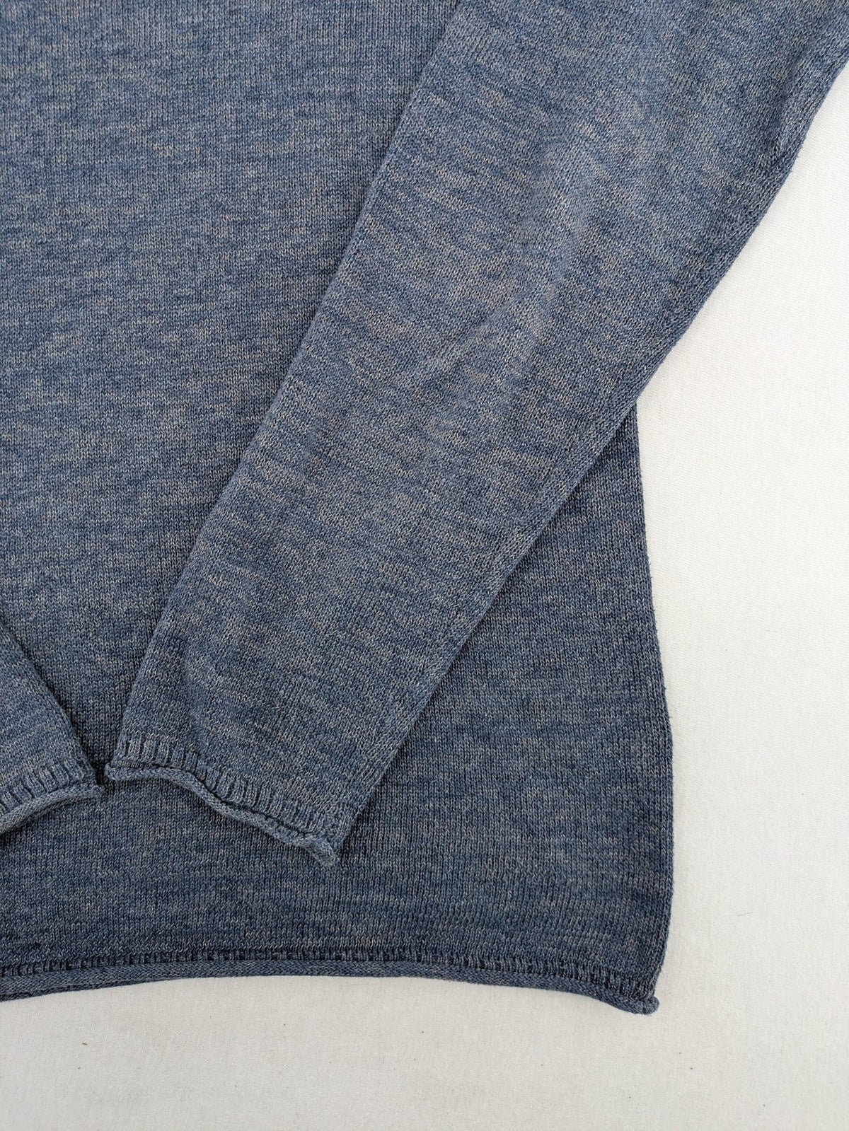 Blend turtle neck jumper blue melange with long raglan sleeves and fine ribbed edges.