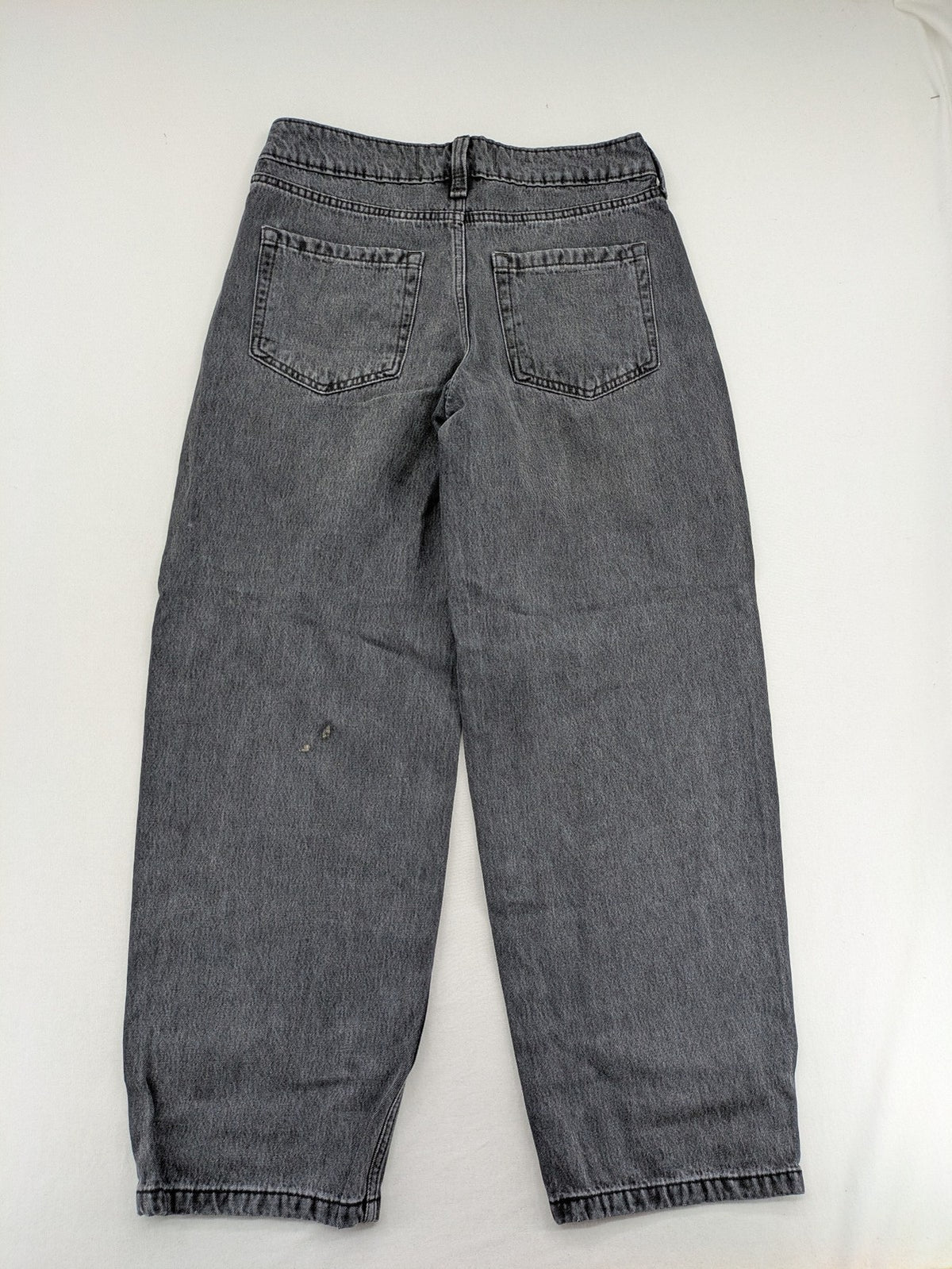 Hollister black tapered baggy jeans classic 5-pocket design with zipper and button closure.