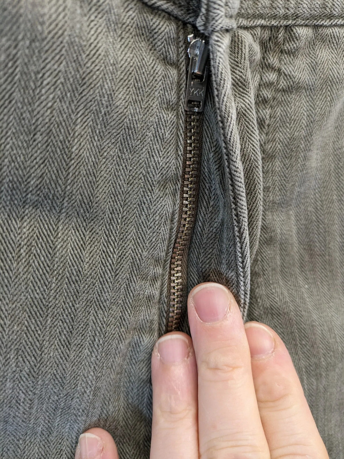 Gerry Weber grey straight jeans with herringbone pattern and classic 5-pocket design.