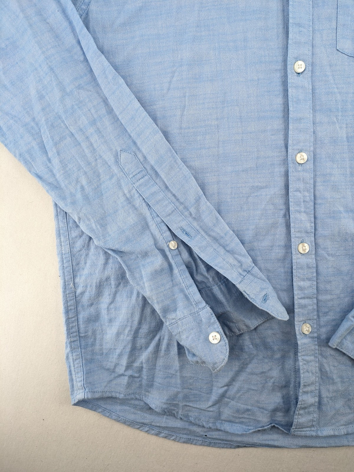 Hollister blue button-down shirt slim fit with embroidered logo and chest pocket.