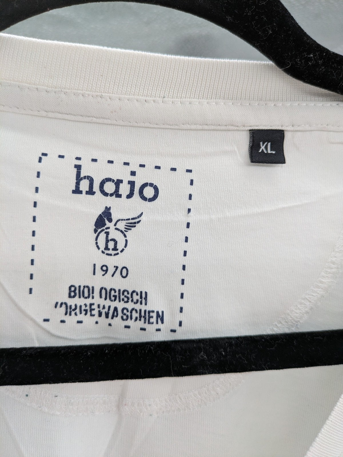 Hajo white short-sleeve t-shirt with subtle logo embroidery and side slits.