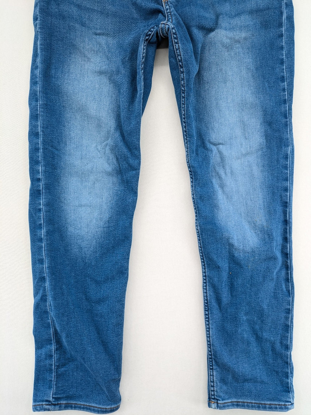 H&M blue straight jeans with elastic waistband and white drawstring, casual jogger style.