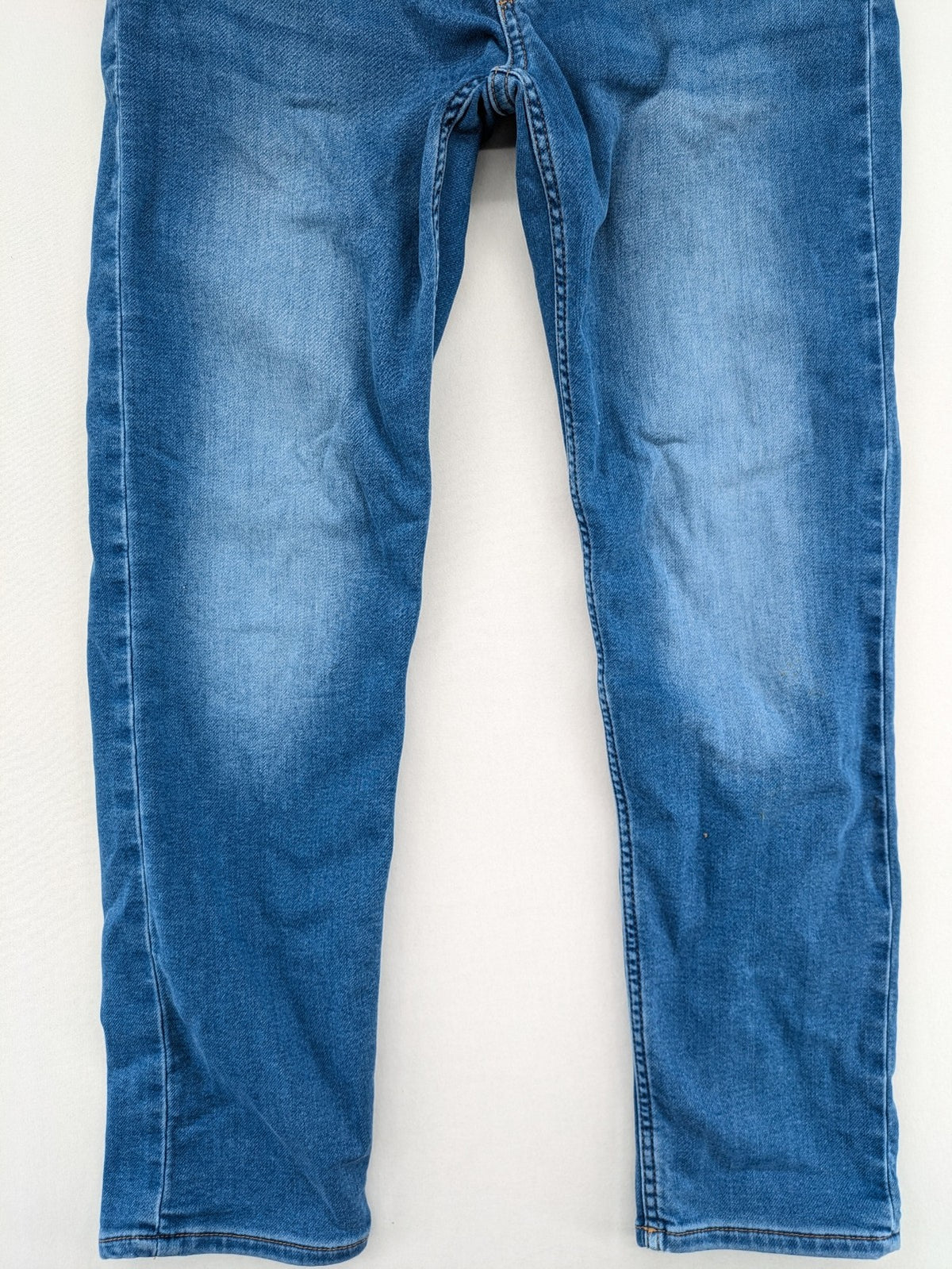 H&M blue straight jeans with elastic waistband and white drawstring, casual jogger style.