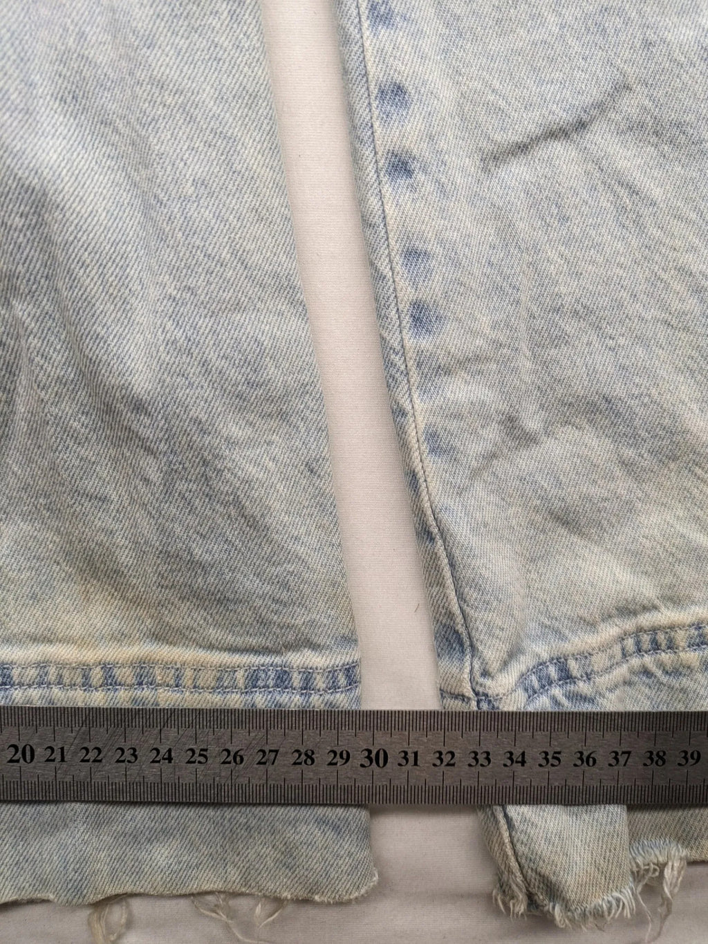 Hollister blue straight jeans ultra high-rise wide leg with frayed hem and classic five-pocket design.
