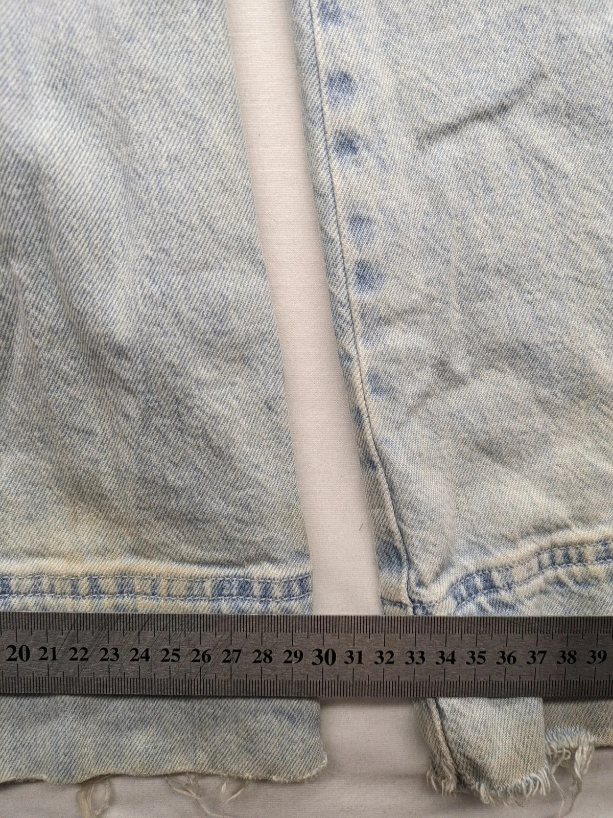 Hollister blue straight jeans ultra high-rise wide leg with frayed hem and classic five-pocket design.