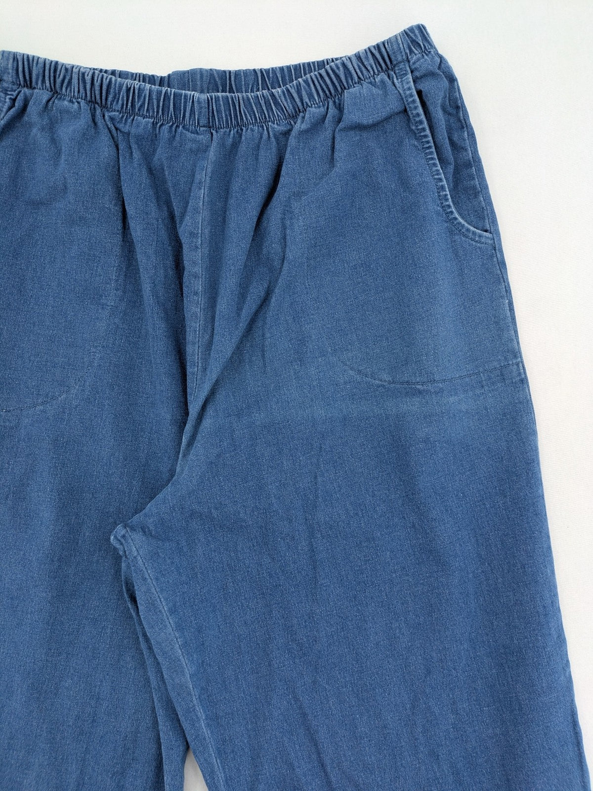 Denim & Co. blue capri pants with elastic waistband and side pockets, cotton blend.