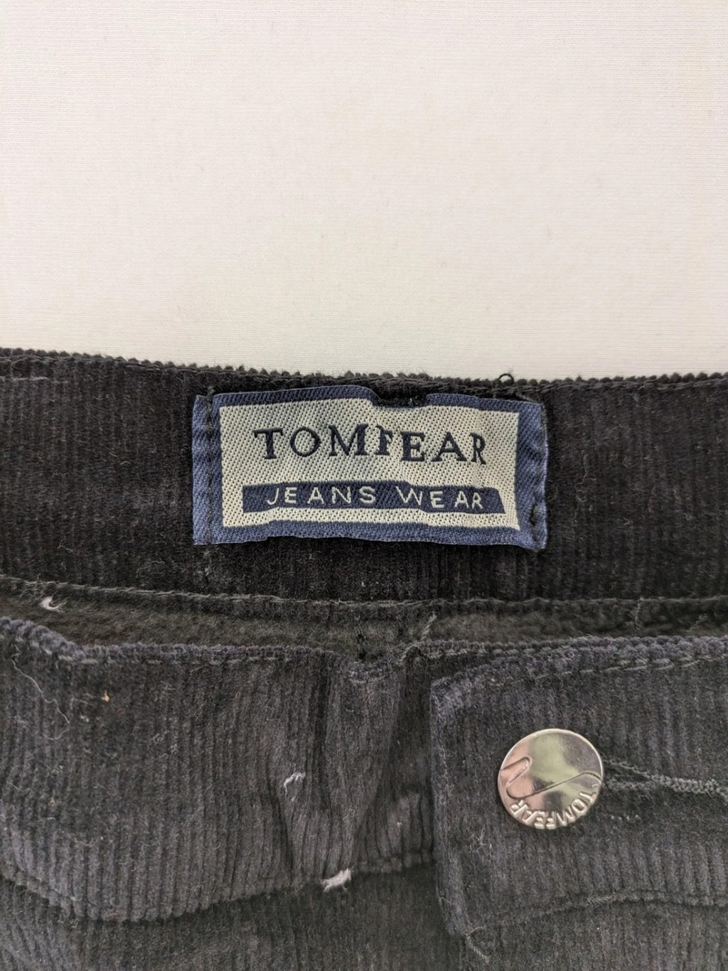 Tomfear black straight fit cord jeans, classic five-pocket design, soft corduroy material.
