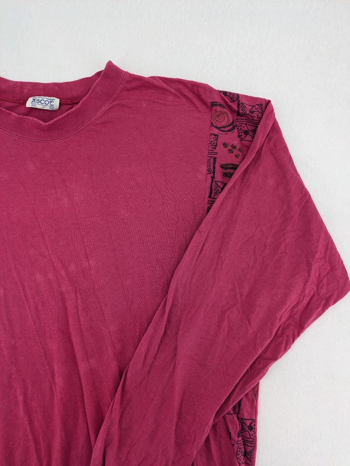 Ascot vintage sweatshirt black and pink with graphic patterns and elastic hem.