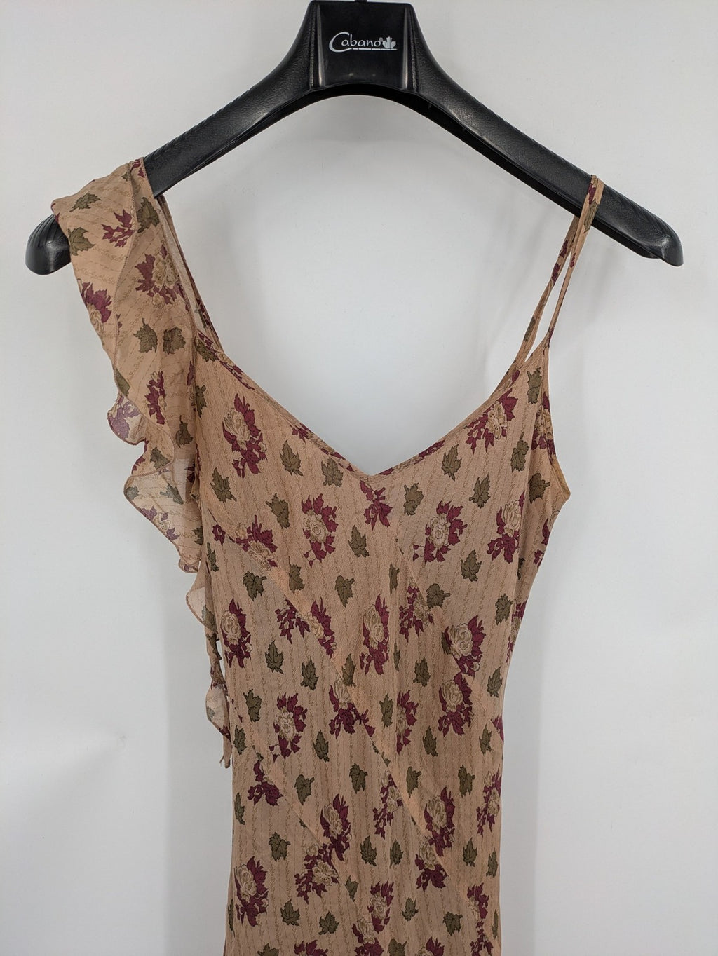 Zara Woman beige bridal party dress with floral pattern and asymmetrical ruffle details.