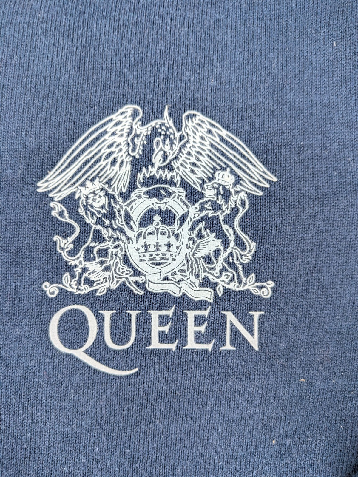 Queen blue knit jumper with embroidered crest logo, V-neck, 100% cotton.