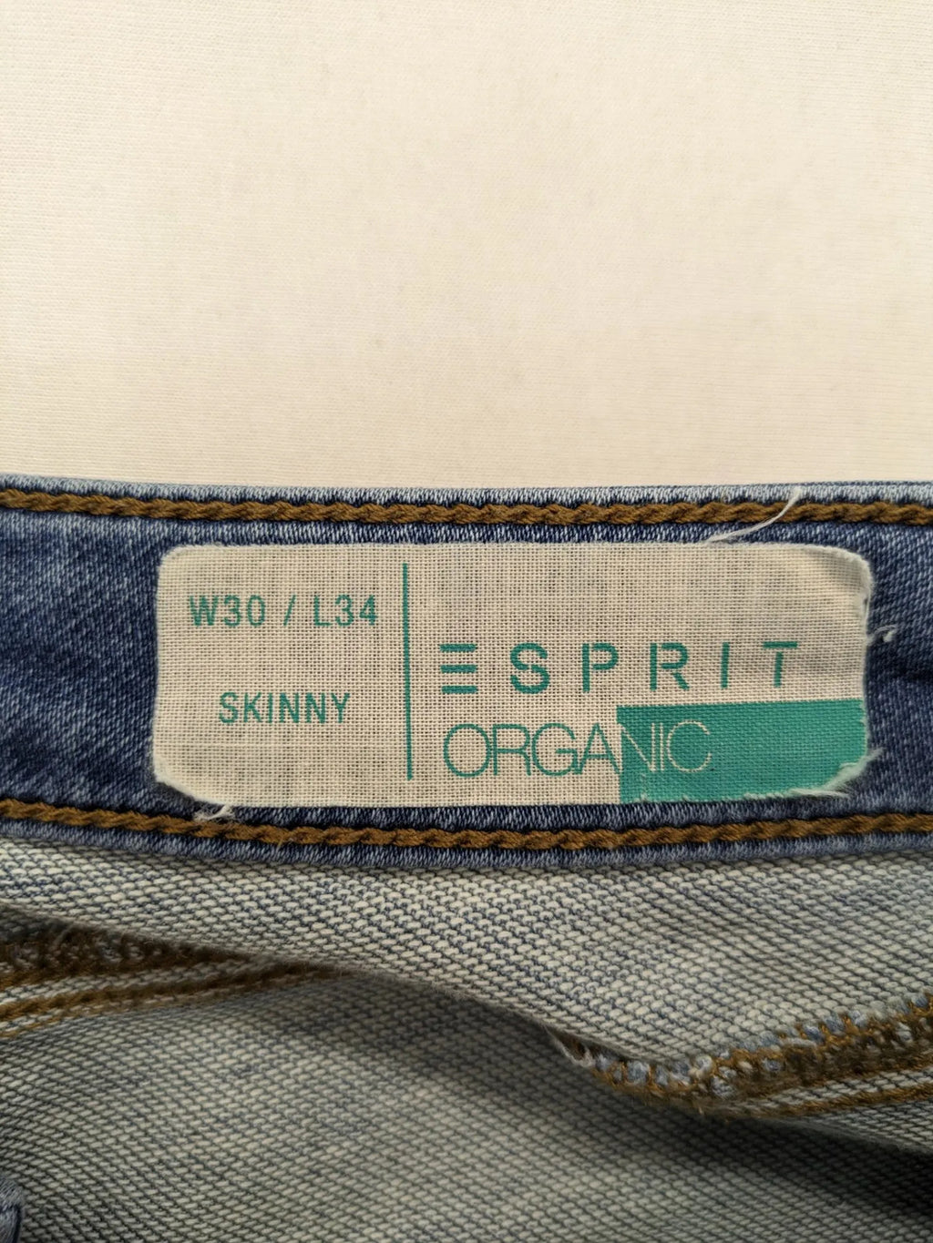 Esprit pink skinny jeans 5-pocket design with zipper, made from organic cotton blend.