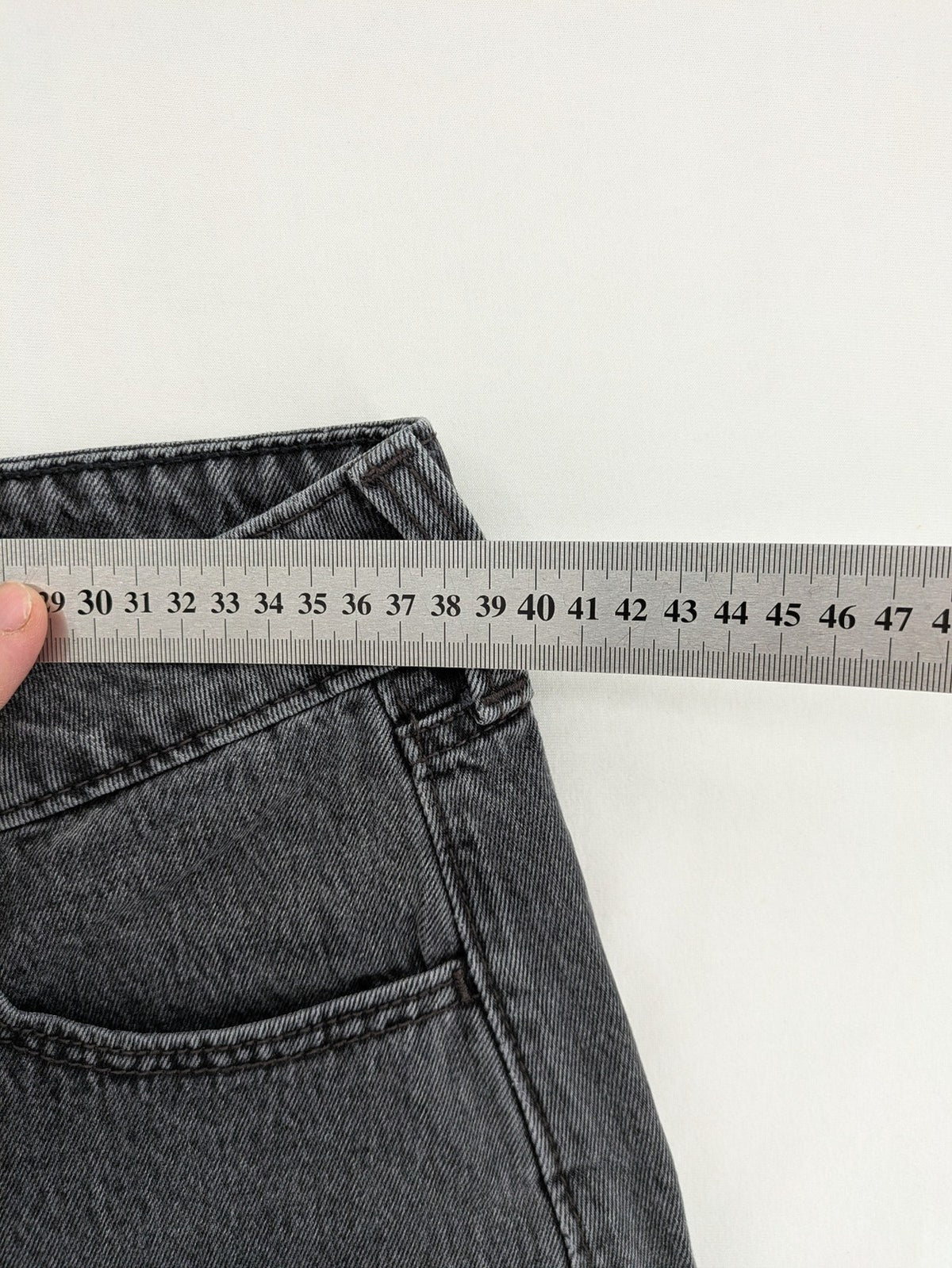 Hollister black tapered baggy jeans classic 5-pocket design with zipper and button closure.