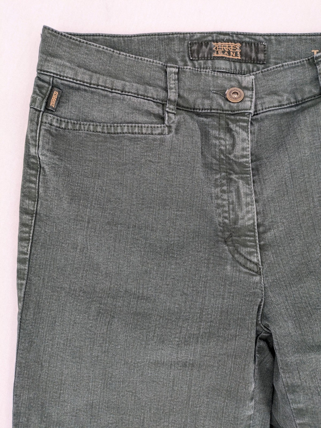 Zerres straight jeans dark green classic 5-pocket style with button and zipper closure.