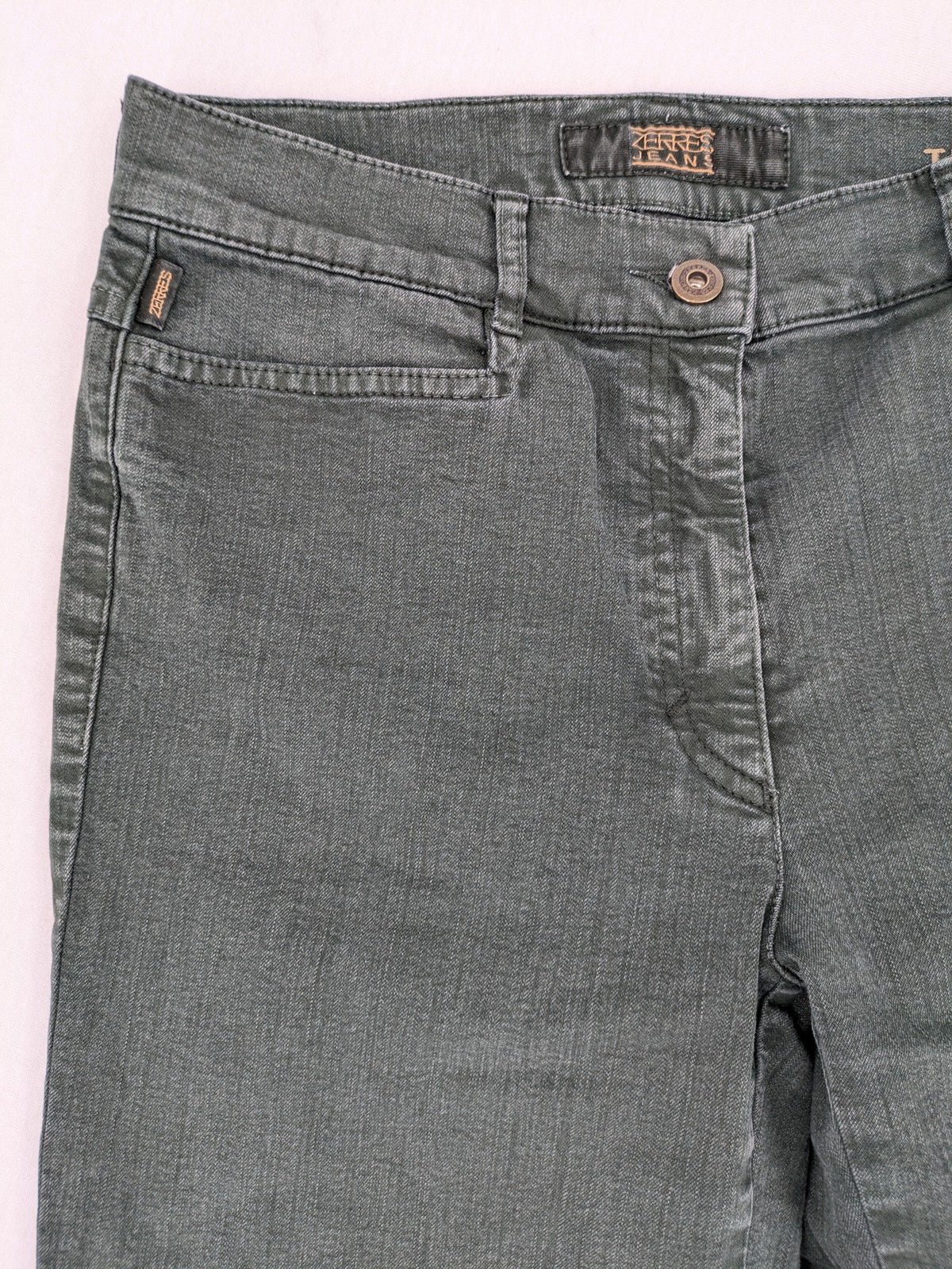 Zerres straight jeans dark green classic 5-pocket style with button and zipper closure.