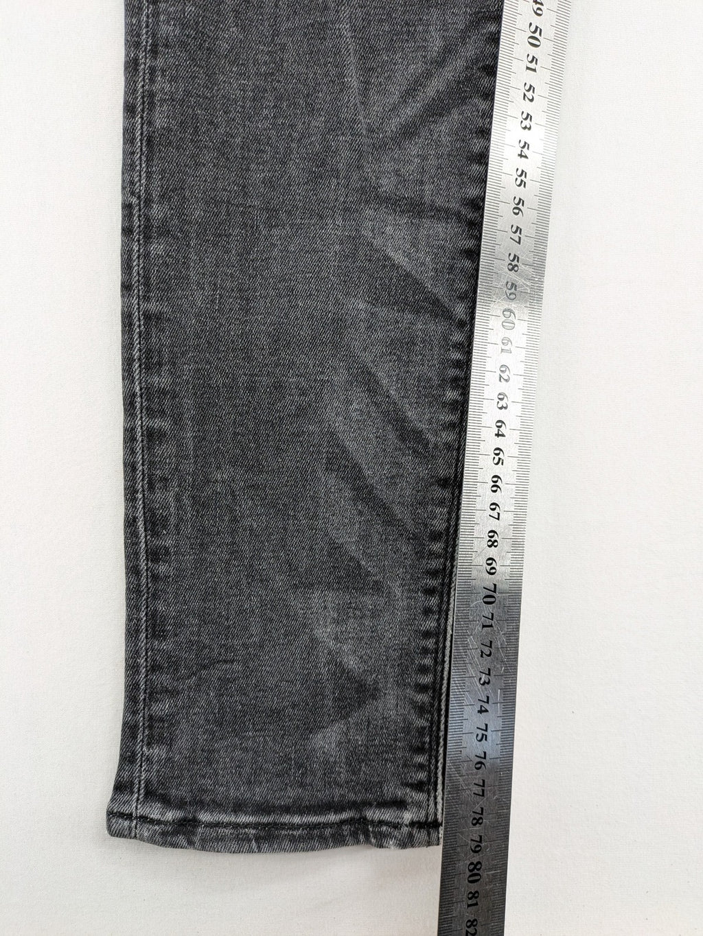 H&M grey skinny jeans with low rise, classic 5-pocket style, and washed denim finish.