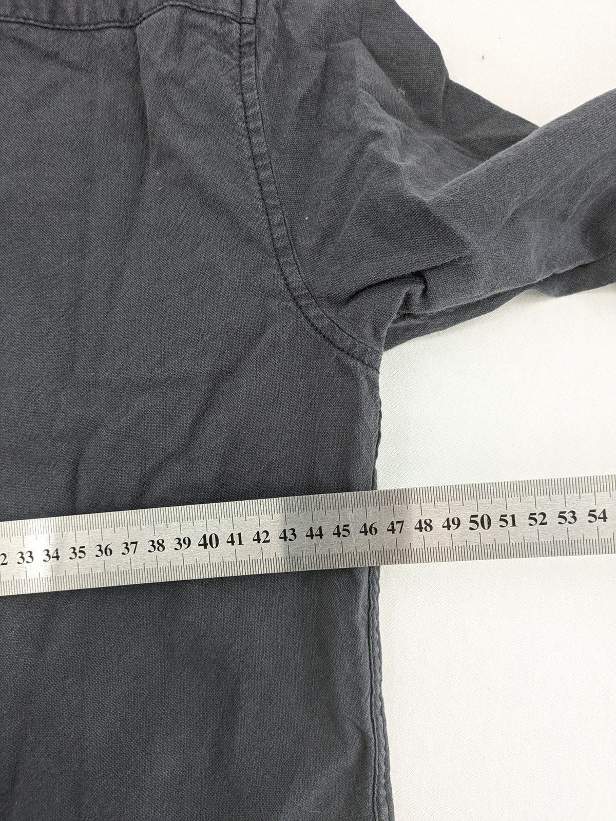 Clockhouse grey long-sleeve shirt with stand-up collar and chest pocket, 100% cotton.