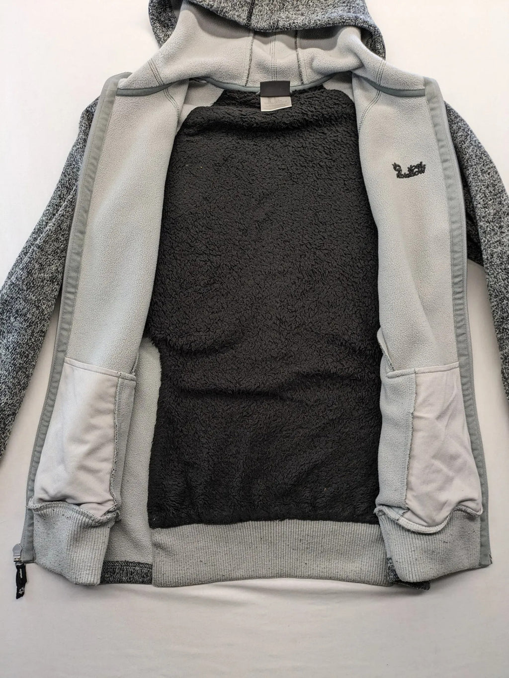Jack Wolfskin grey fleece jacket with logo detailing and two front pockets.