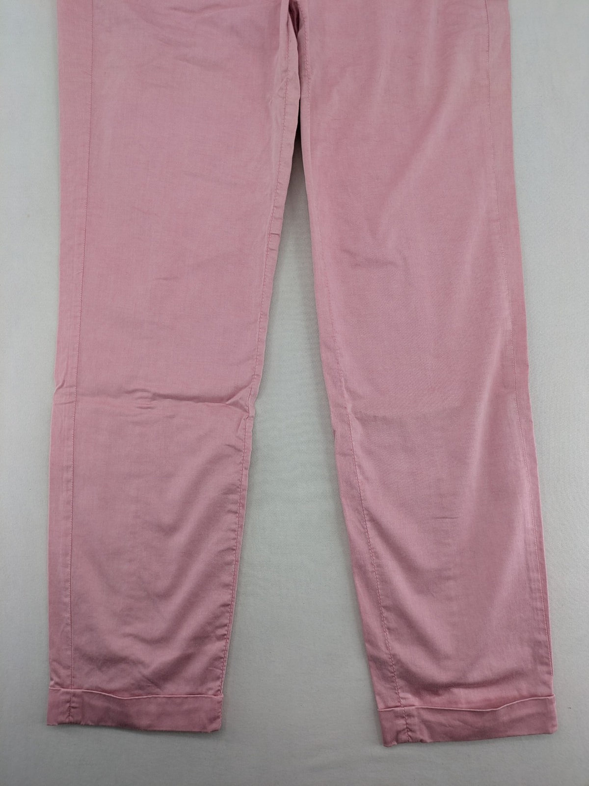 Raffaello Rossi pink pants 7/8 length with classic zip fly and soft stretch cotton.