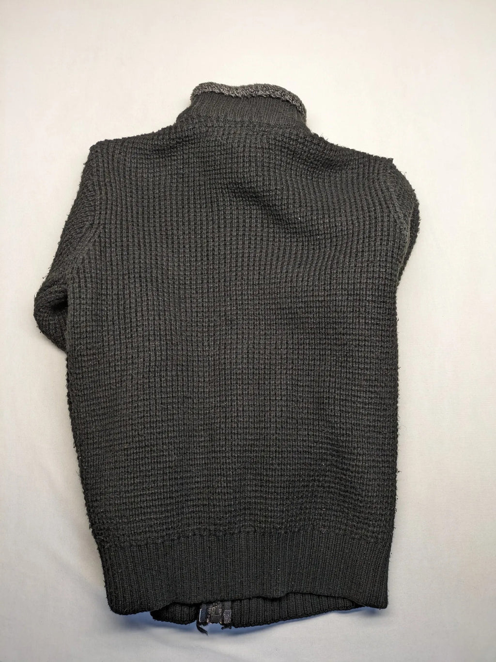SCD Green grey turtle neck jumper with cable knit pattern and dual closure.