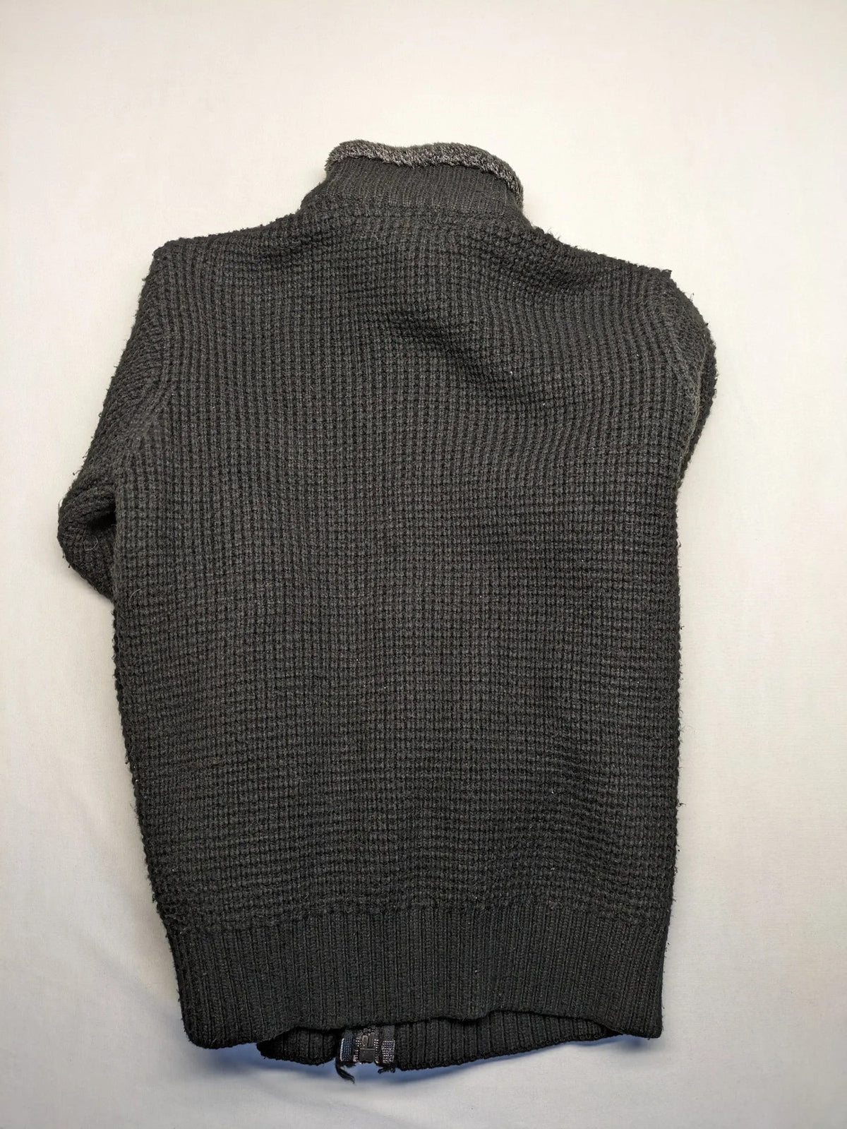 SCD Green grey turtle neck jumper with cable knit pattern and dual closure.