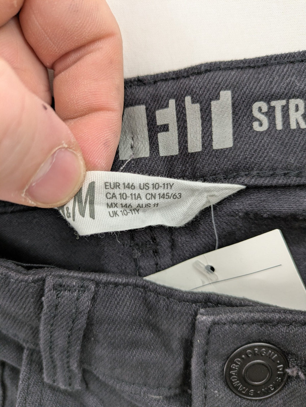 H&M grey skinny fit stretch jeans with modern design and durable denim material.