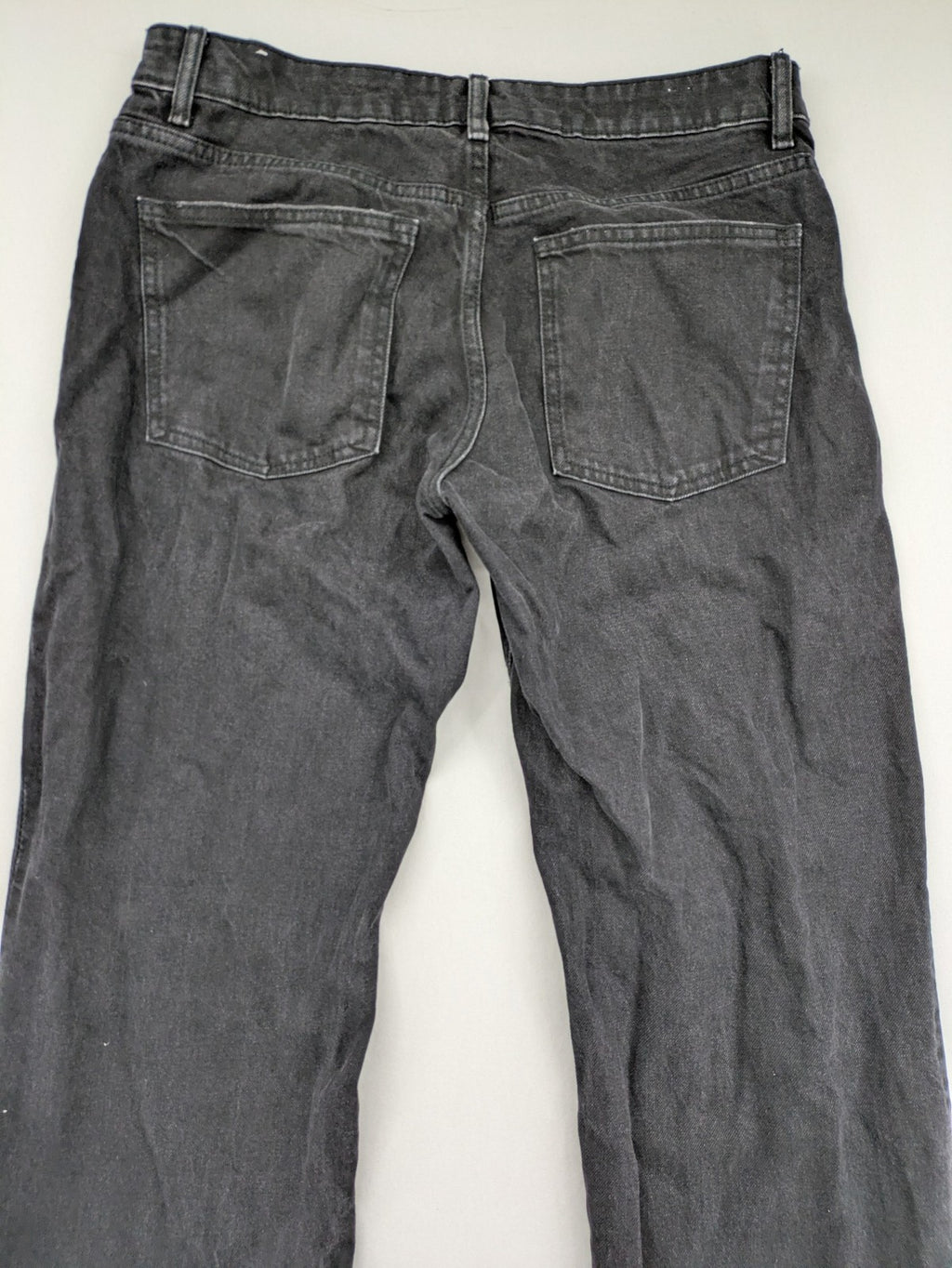 Zara grey straight jeans 5-pocket style with classic button closure and cotton blend material.