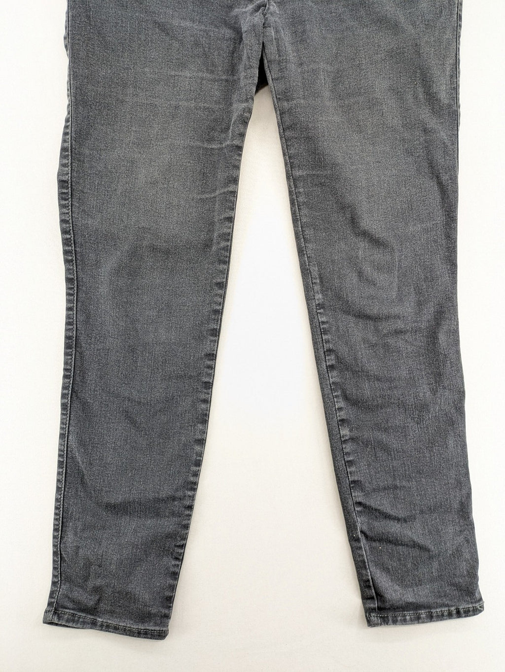 Bonita grey straight jeans 5-pocket style with stretch material and slim fit design.