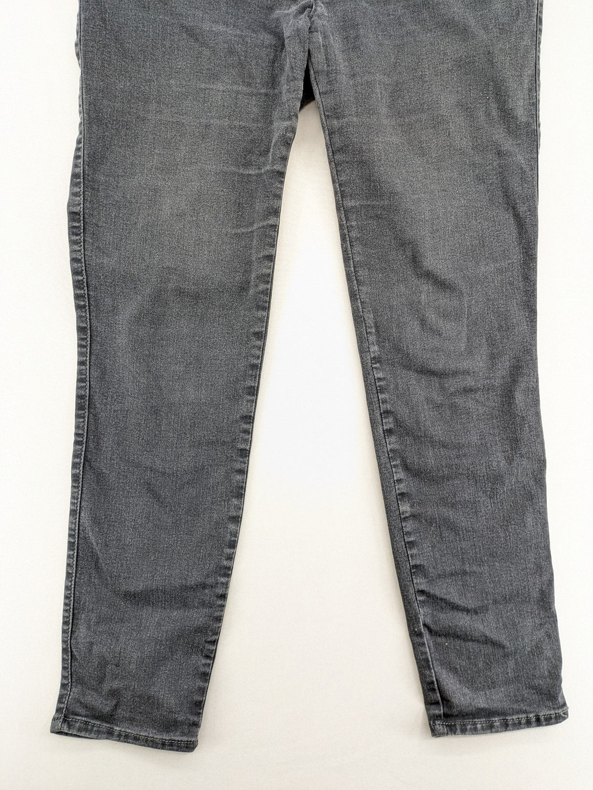 Bonita grey straight jeans 5-pocket style with stretch material and slim fit design.