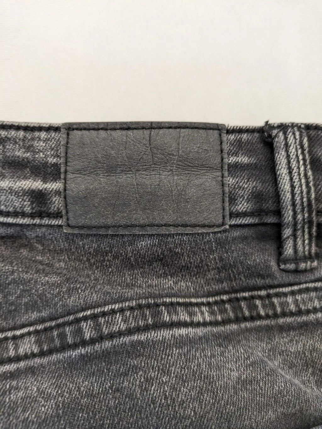 Bershka grey-black skinny jeans high waist acid wash with classic 5-pocket design.