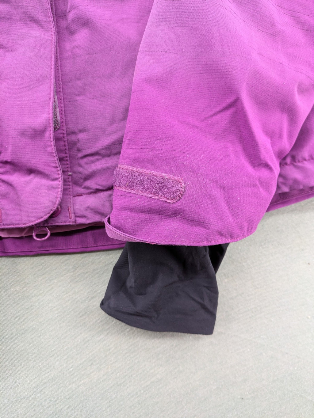Jack Wolfskin pink purple outdoor jacket with hood, Texapore technology, Microguard insulation.