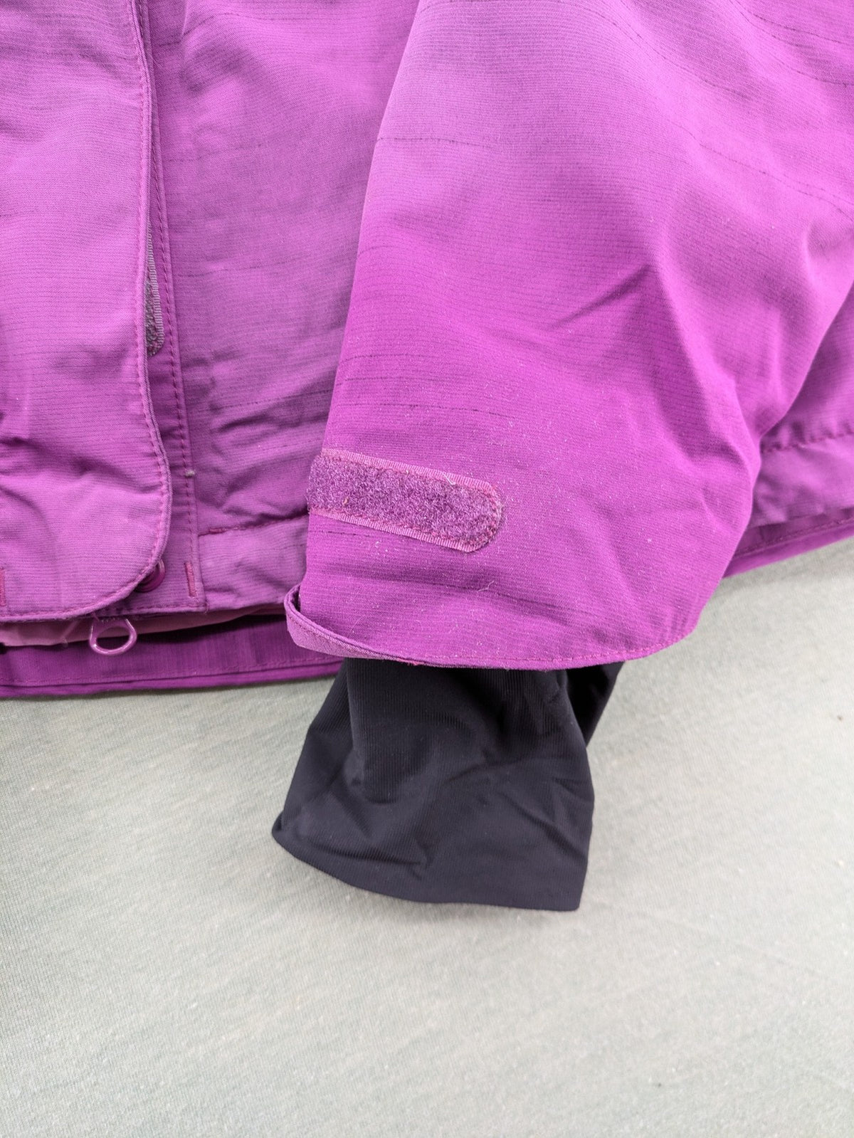 Jack Wolfskin pink purple outdoor jacket with hood, Texapore technology, Microguard insulation.