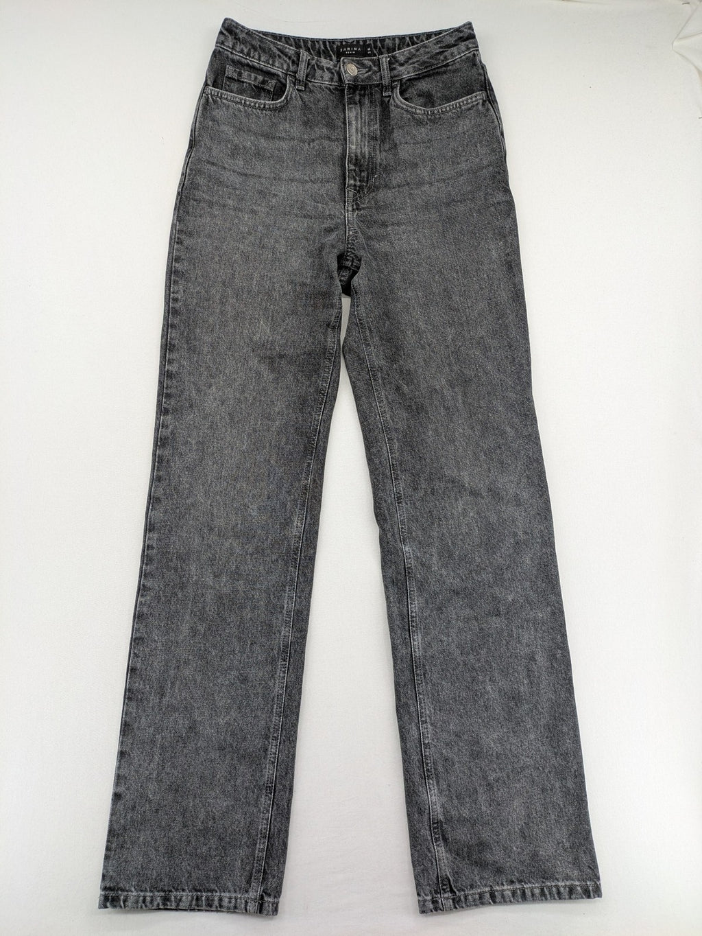 Zarina grey straight jeans high waist with classic 5-pocket design and washed denim texture.