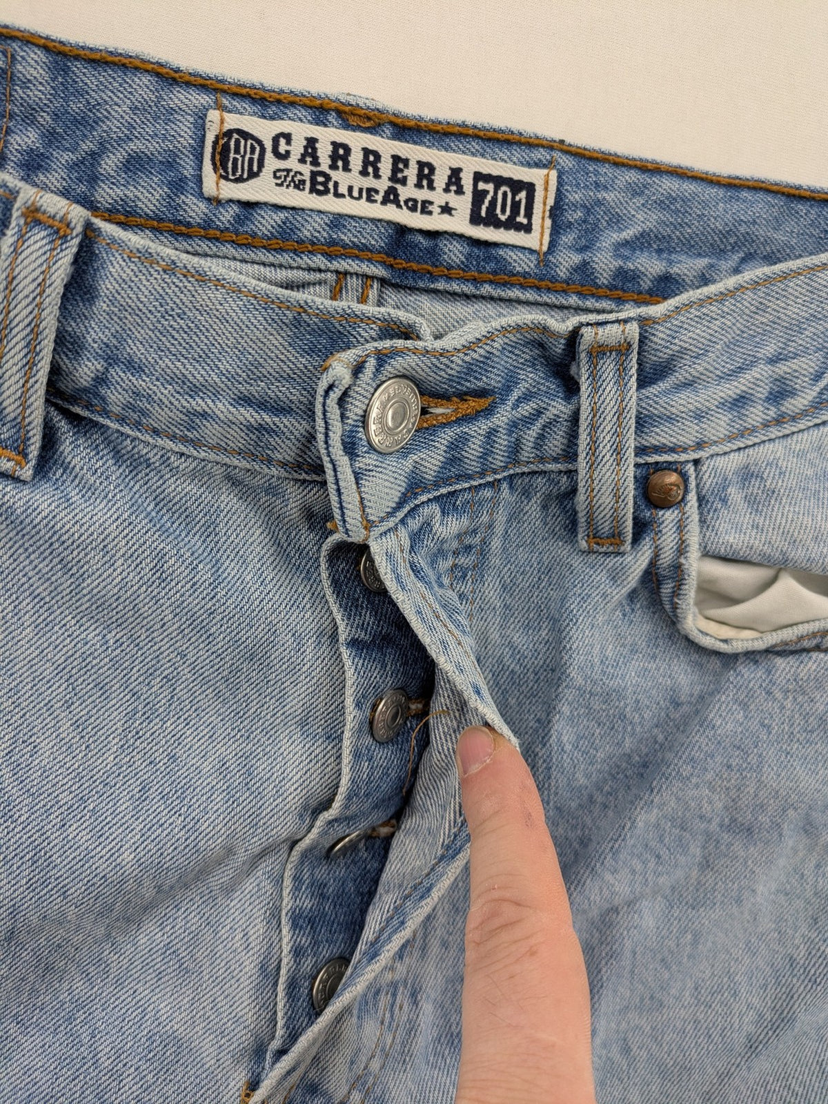 Carrera straight jeans light blue vintage stonewash, button fly, 5-pocket design, logo patch.