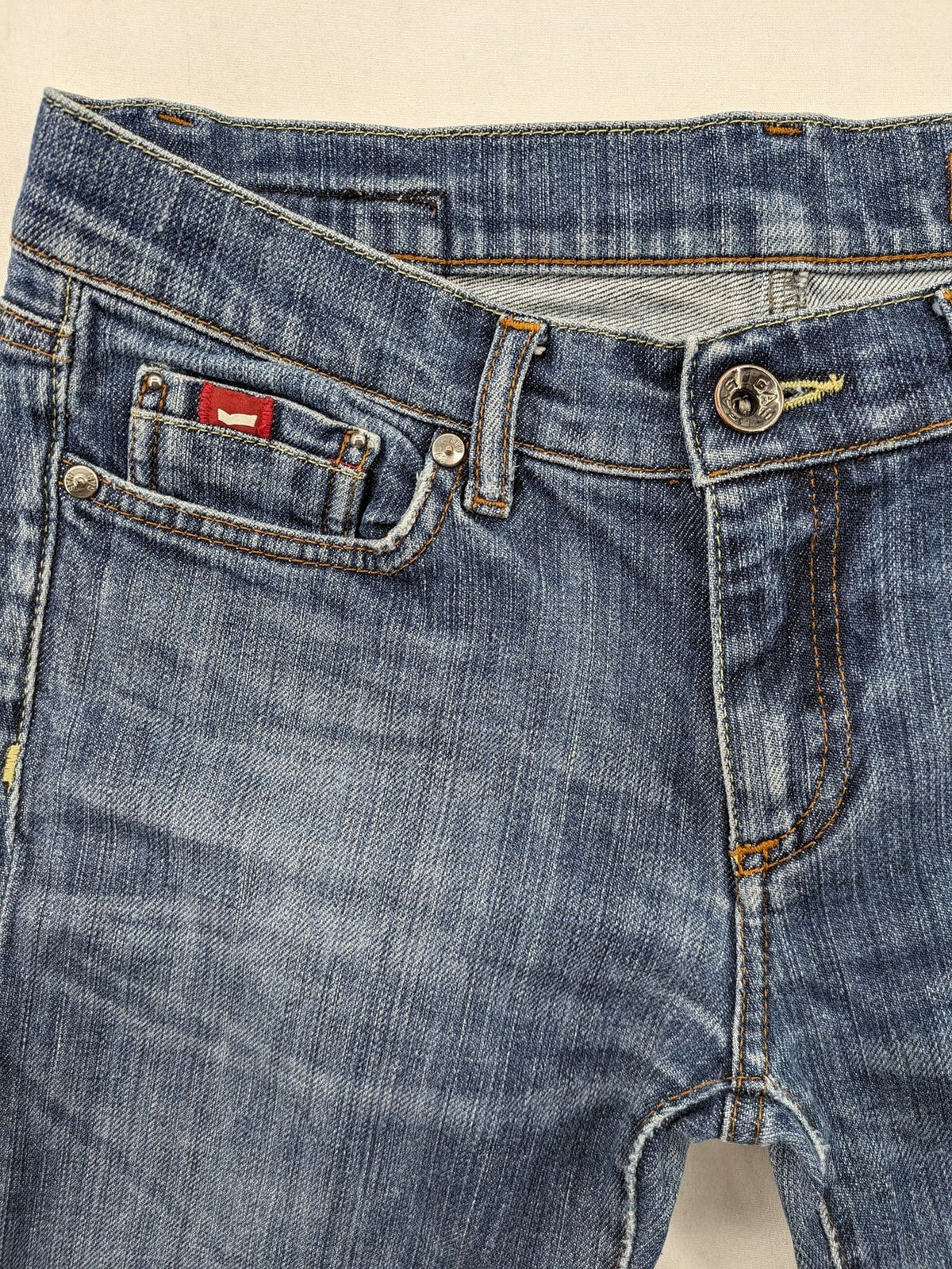 GAS straight jeans blue with open frayed hem and classic 5-pocket style.