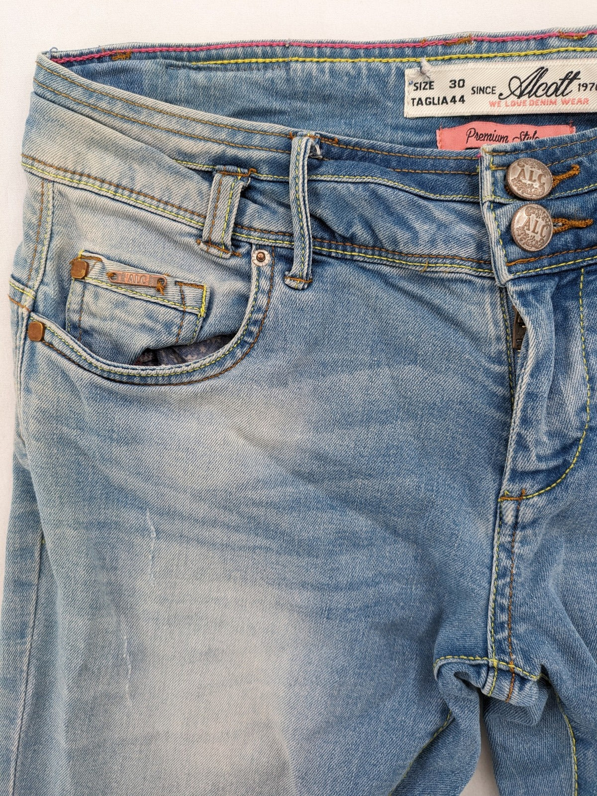 alcott blue skinny fit jeans with faded wash and classic five-pocket style