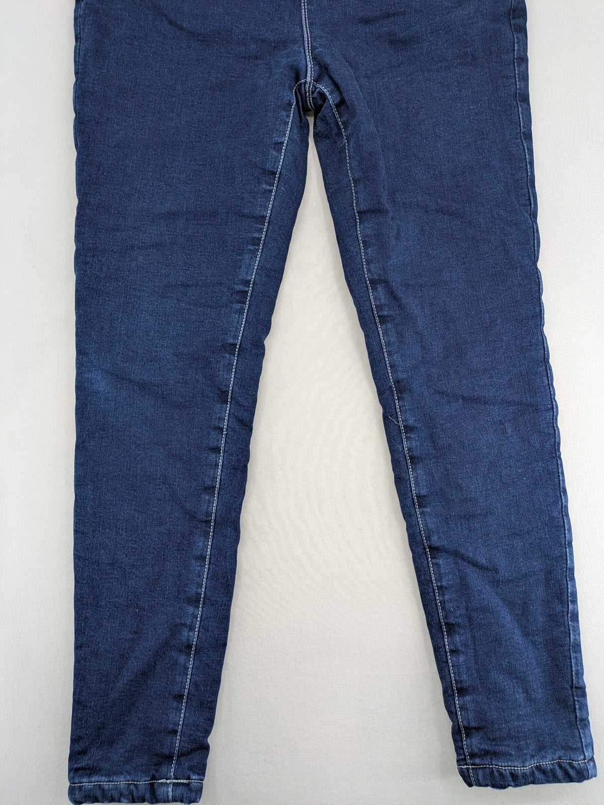 Valentine Meinn blue straight jeans with elastic waistband and soft lining, classic denim look.